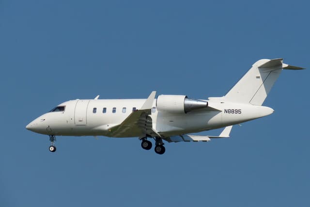 N8895 - Business jet