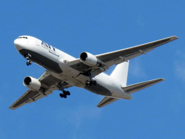 N762CX - Twin-engine aircraft