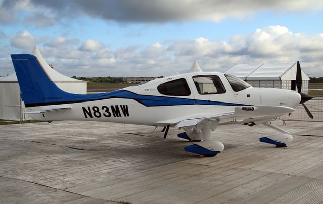 N83MW - Cirrus