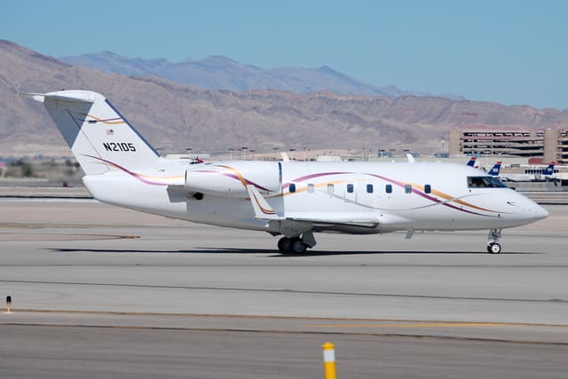 N2105 - Business jet