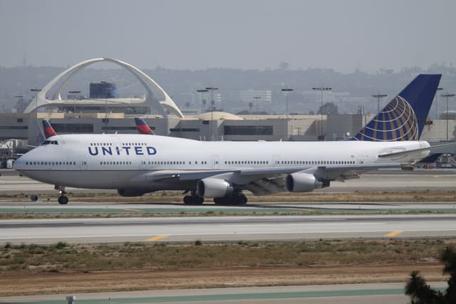 N128UA - Boeing