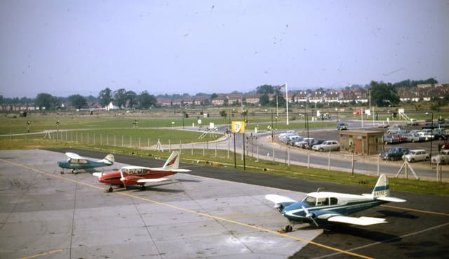G-ARAR - Twin-engine aircraft