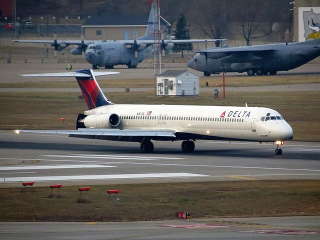 N907DL - Aircraft