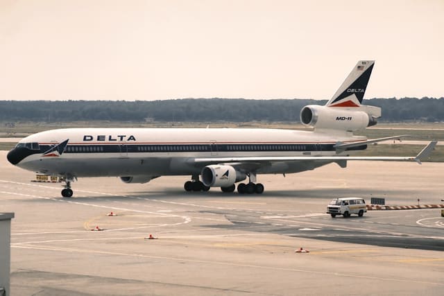 N808DE - Douglas