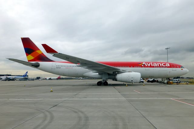 N975AV - Twin-engine aircraft
