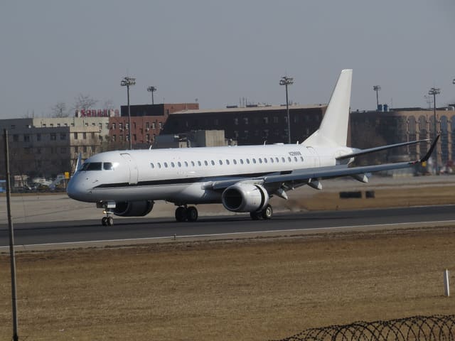 N28888 - Twin-engine aircraft