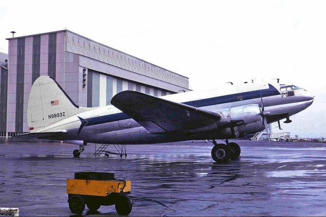 N9893Z - Twin-engine aircraft