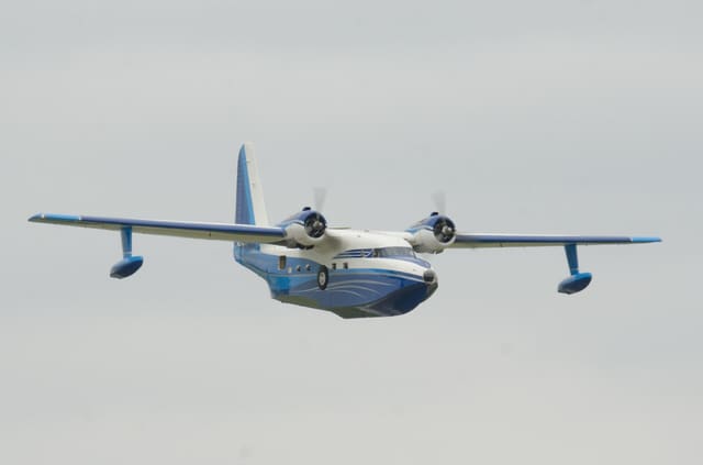 N98TP - Twin-engine aircraft