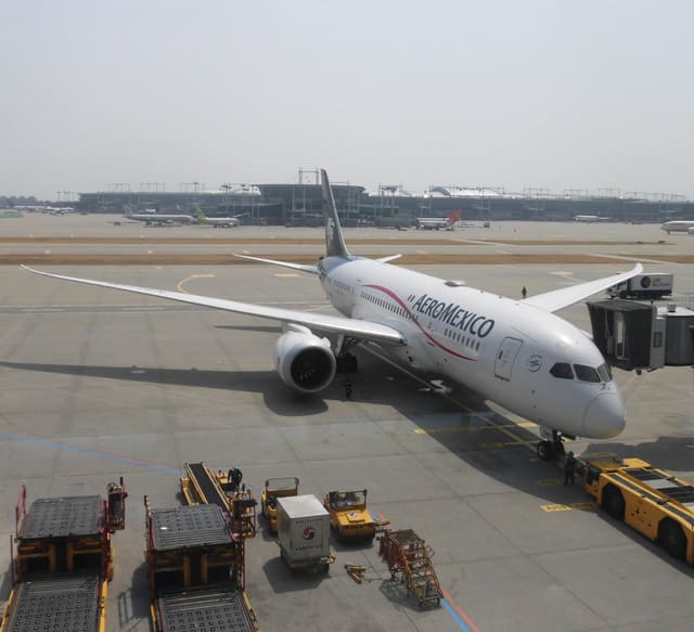 N961AM - Twin-engine aircraft