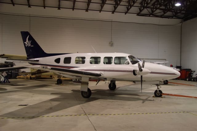 TF-MYV - Twin-engine aircraft