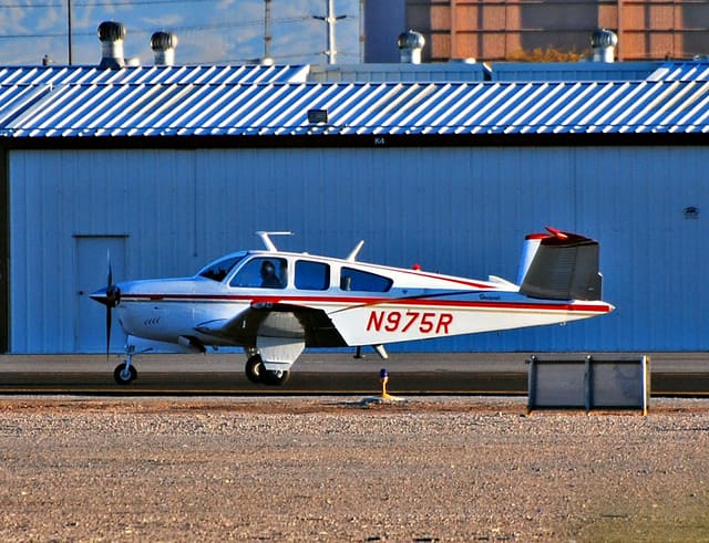 N975R - Beechcraft