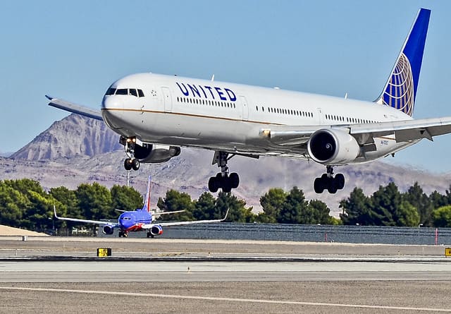 N67052 - Twin-engine aircraft