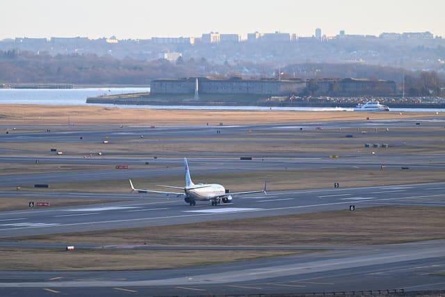 N73283 - Twin-engine aircraft