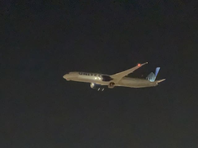 N24993 - Twin-engine aircraft