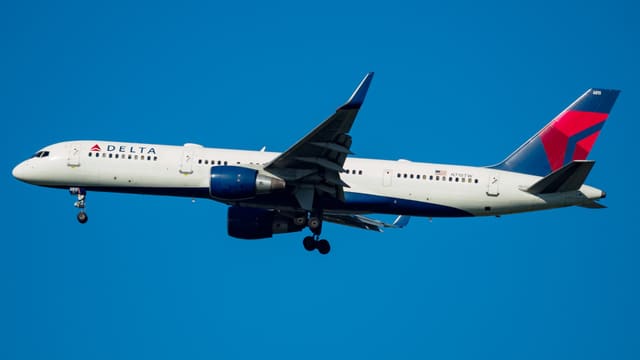 N718TW - Twin-engine aircraft