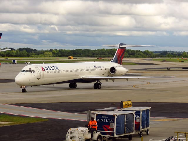 N910DE - Douglas