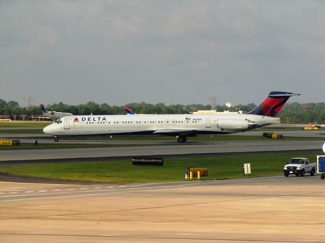 N906DL - Douglas