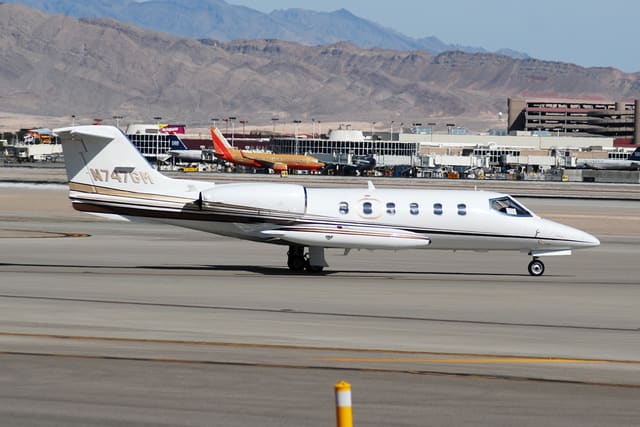 N747GM - Business jet