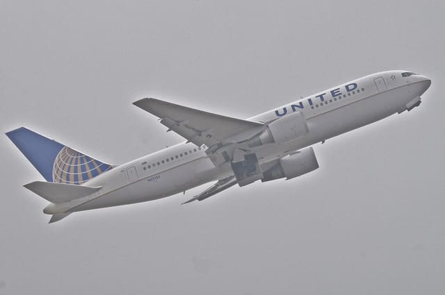N69154 - Twin-engine aircraft