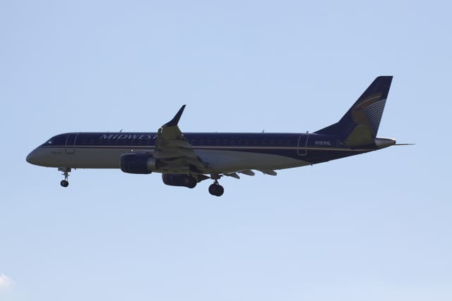 N161HL - Twin-engine aircraft