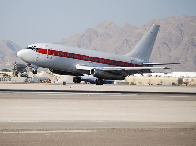 N5177C - Twin-engine aircraft