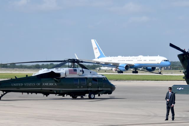  - Helicopter