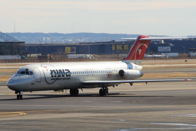 N915RW - Douglas