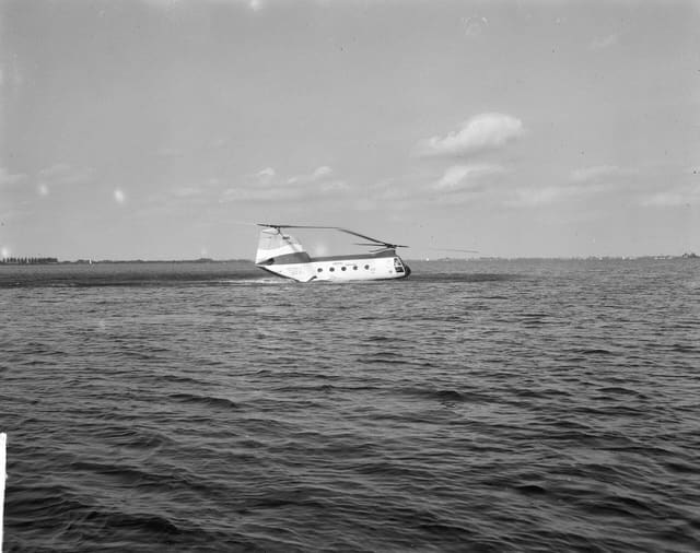 N74060 - Helicopter