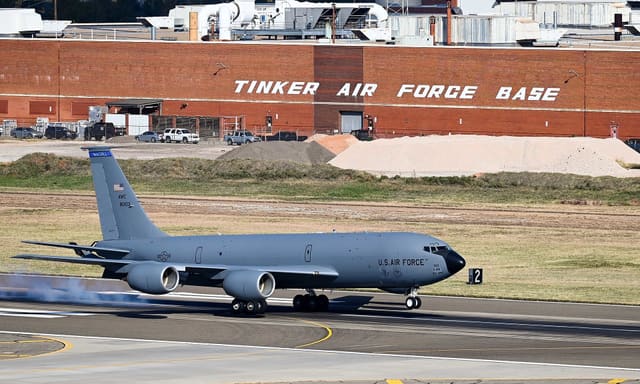  - Twin-engine aircraft