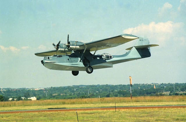 N9521C - Twin-engine aircraft
