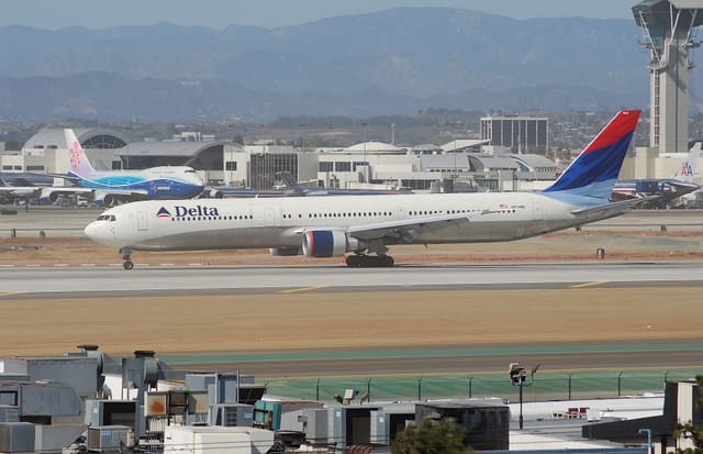 N834MH - Twin-engine aircraft