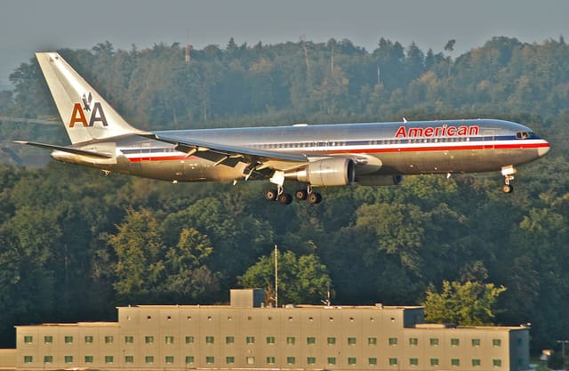 N389AA - Twin-engine aircraft