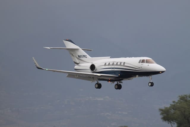 N85MG - Business jet