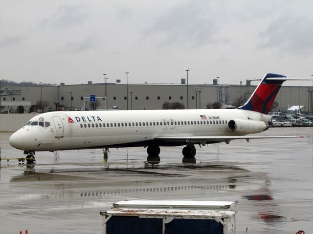 N676MC - Douglas