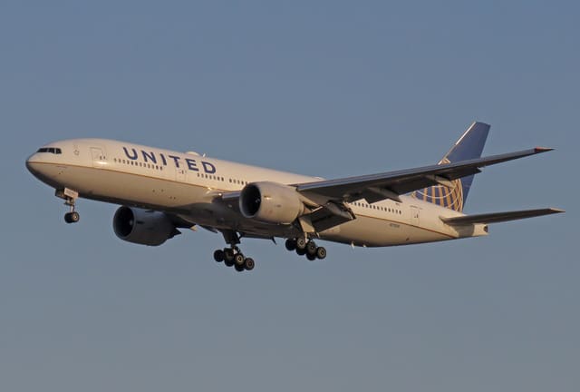 N77019 - Twin-engine aircraft
