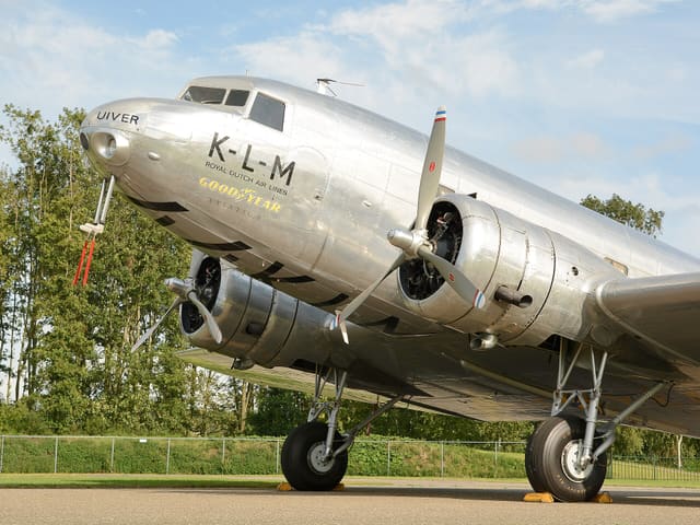  - Twin-engine aircraft