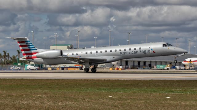 N676AE - Embraer