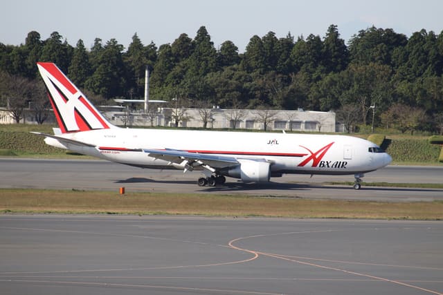 N745AX - Twin-engine aircraft