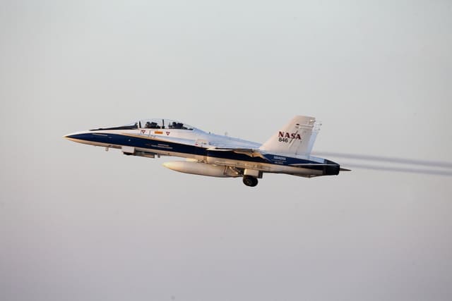 N846NA - Twin-engine aircraft