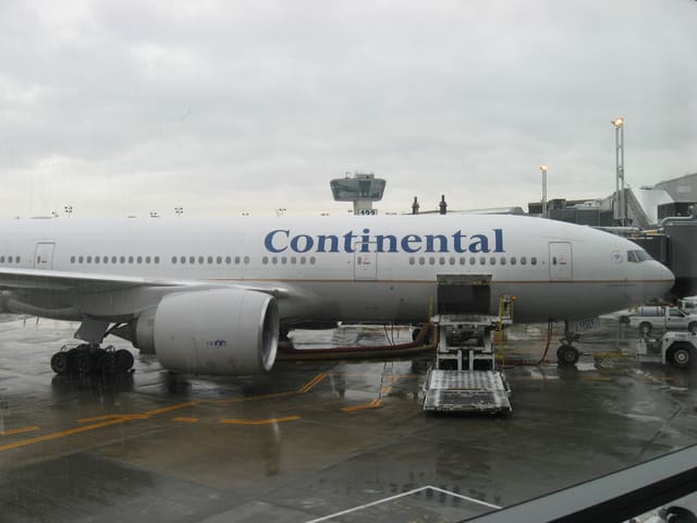 N78001 - Twin-engine aircraft