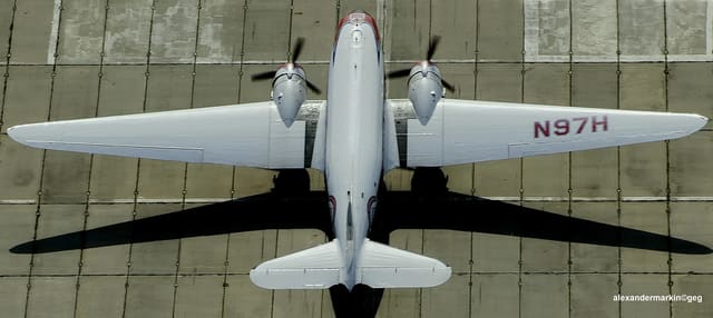 N97H - Twin-engine aircraft