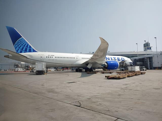 N29981 - Twin-engine aircraft
