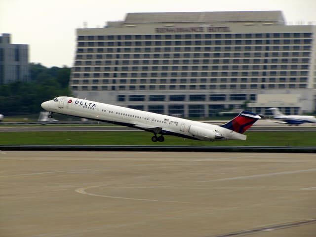 N910DE - Douglas