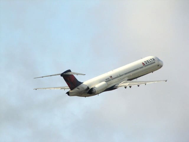 N936DL - Twin-engine aircraft