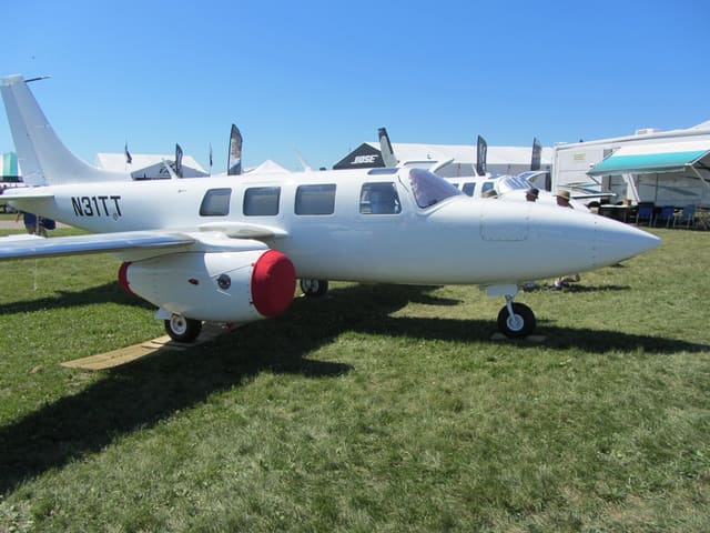 N31TT - Twin-engine aircraft