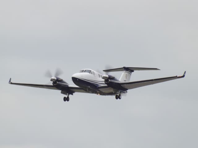 N239KF - Twin-engine aircraft