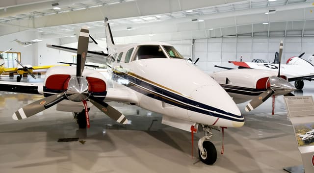 N410G - Twin-engine aircraft