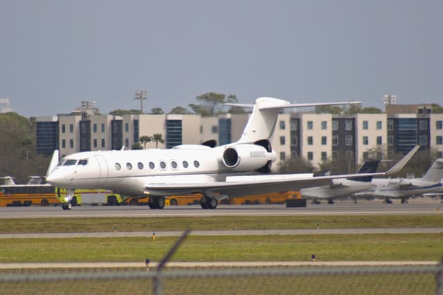 N988NC - Business jet