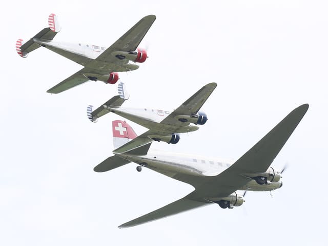 N21FS - Twin-engine aircraft