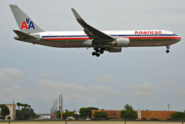 N399AN - Twin-engine aircraft